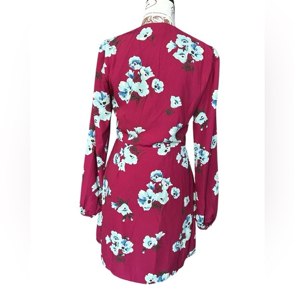 Lulu’s Floral Feminine Wrap Dress in Burgundy and Blue size small - Picture 2 of 14